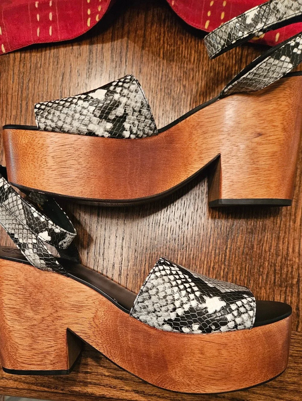 Tory Burch Camilla Roccia Snakeskin Size 10.5  New W/O Box (Storage Bag Include)